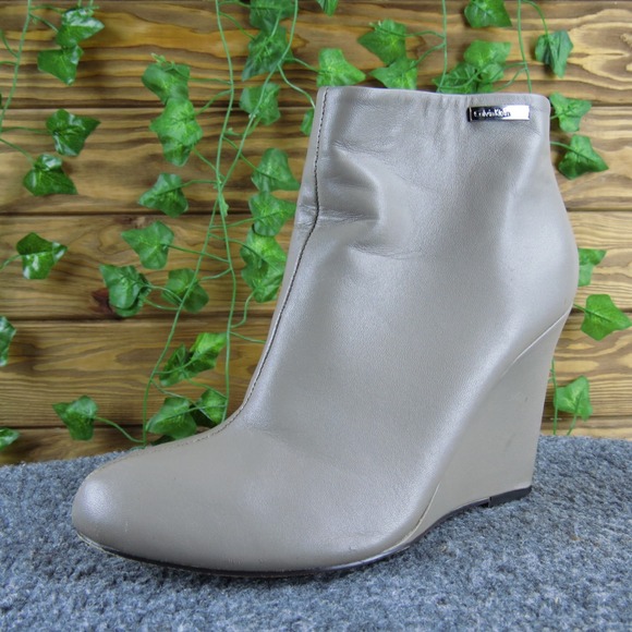 Calvin Klein Cena Women's Gray Leather Ankle Booties Wedge Heel Zip 6.5 - Picture 1 of 8